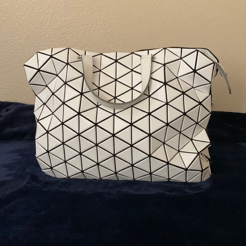 BAO BAO Tonneau bag. Authentic Issey Miyake. White, and in very good condition.
